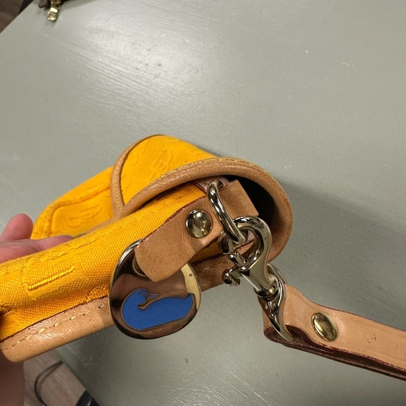 Vintage Dooney & Bourke mustard yellow wristlet - Picture 4 of 8